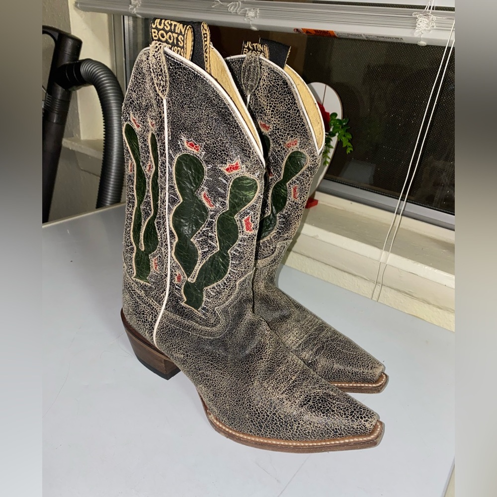 Justin women’s cactus leather boots sz 9